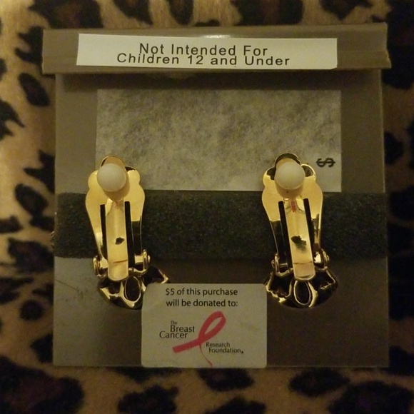 Carolee New York Pearl Centered Clip-On Earrings - Picture 3 of 4